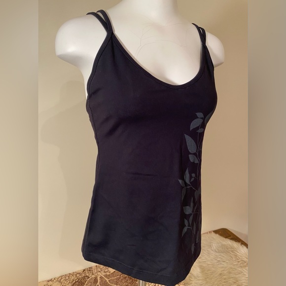 Tonic Active Yoga Top with Built in Shelf Bra Size Medium in EUC - Picture 5 of 9